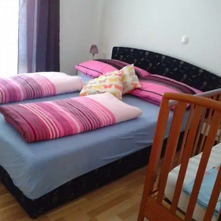 Veronika Appartement Vir