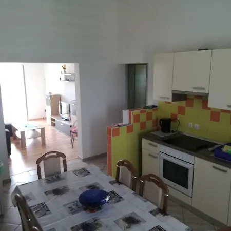 Veronika Appartement Vir